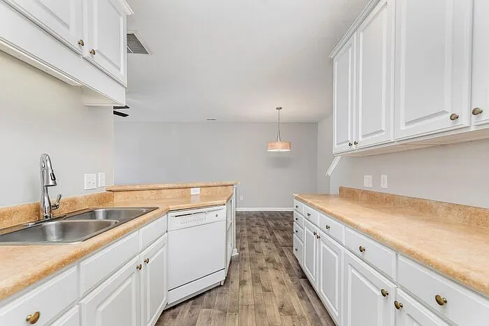 2360 Colfax Ln — Photo 11