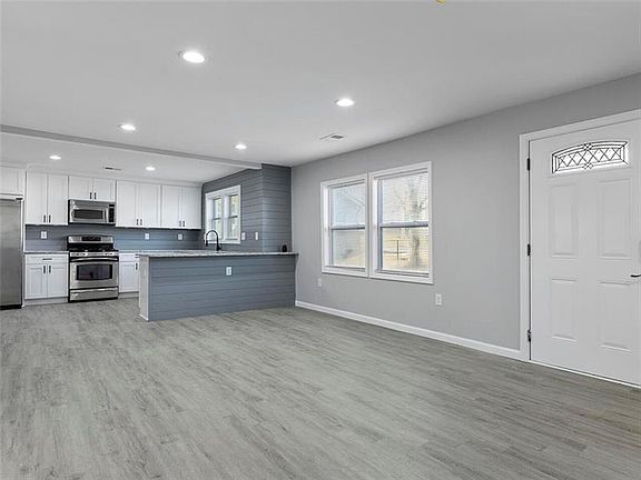 5th image of 308 Bingham St SE