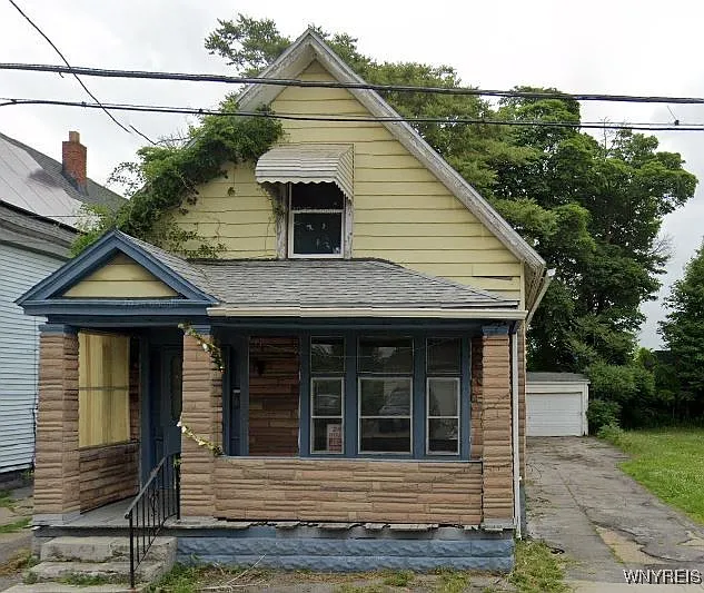 301 Peach St photo 1