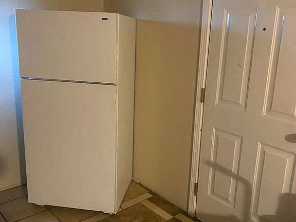 2nd image of 905 Parkview Dr Space 5