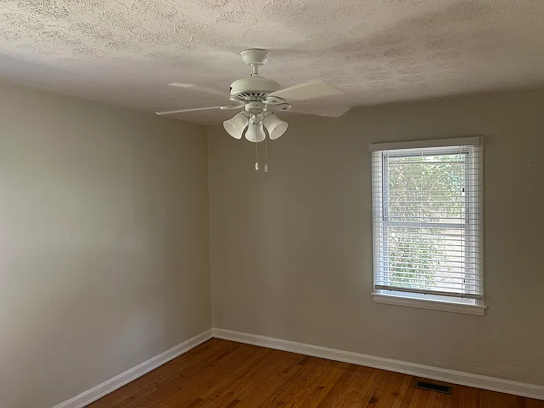 405 E Deckner Ave SW — Photo 10
