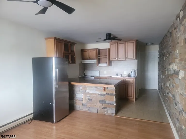 390 Lake Shr W #H — Photo 4