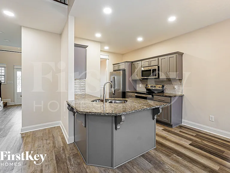 1025 Shirley Dr — Photo 9