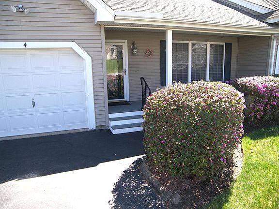 3rd image of 4 Ledgewood Drive
