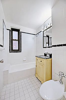 5th image of 220 E 62nd St #2D