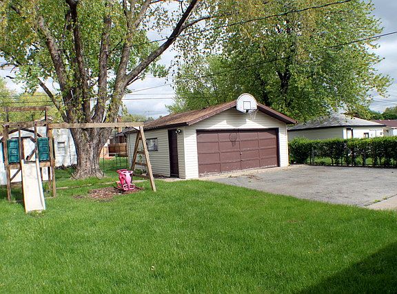 5th image of 8941 Sproat Ave