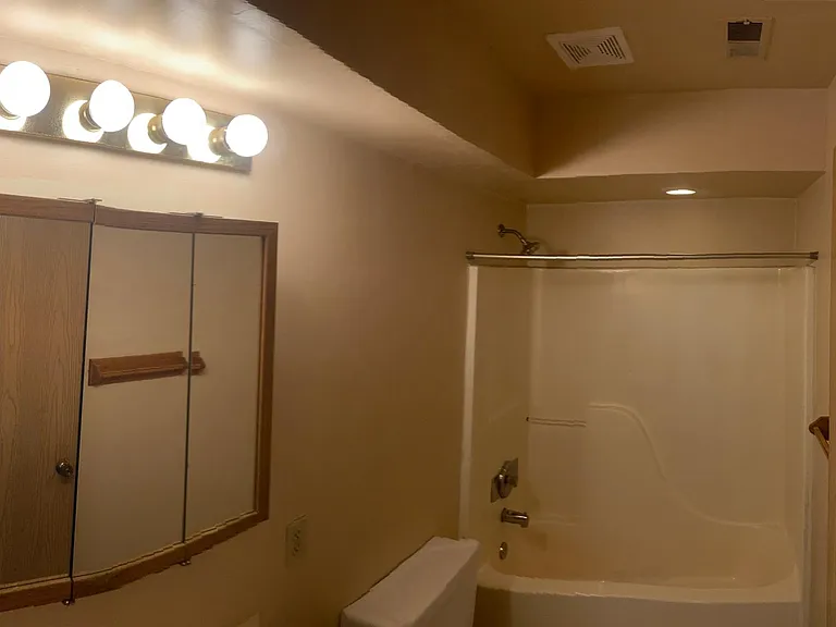 2324 Ashland Cir #1 — Photo 2