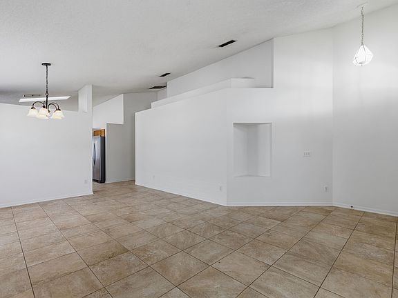 5th image of 8026 Waldorf Ct