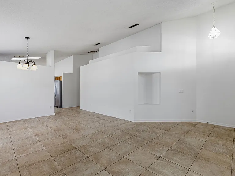8026 Waldorf Ct — Photo 5