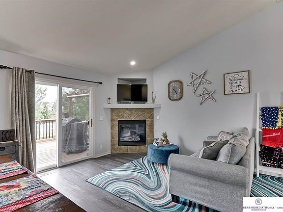 5th image of 809 Lake Vista Dr