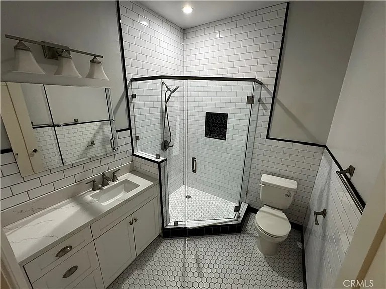 336 N Stanley Ave #338 — Photo 9