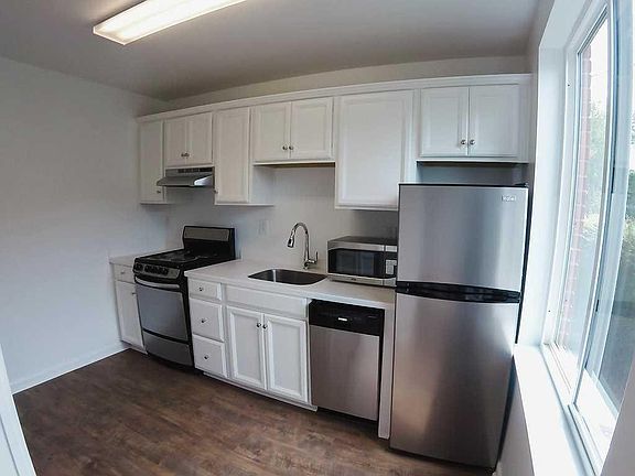 5th image of 215 Louise Ave #9