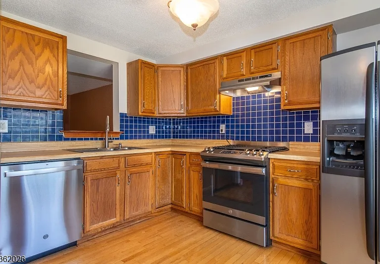 12 Liberty Ln — Photo 4