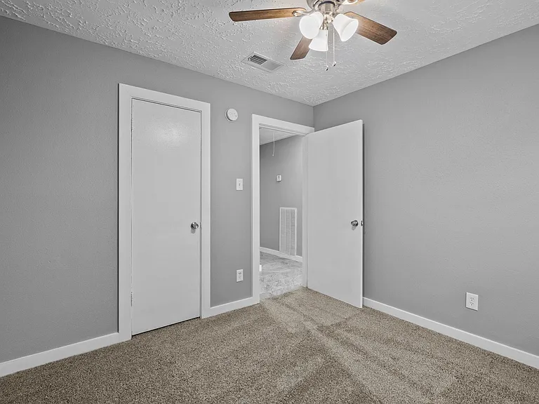 8122 Swan Meadow Ln — Photo 20