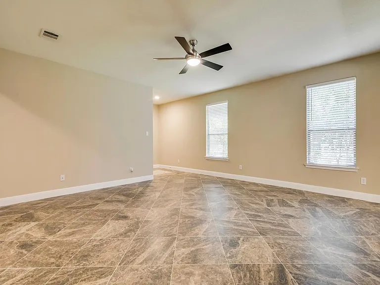 2202 Ezra Ct — Photo 6