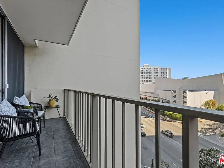 10433 Wilshire Blvd #602 — Photo 6