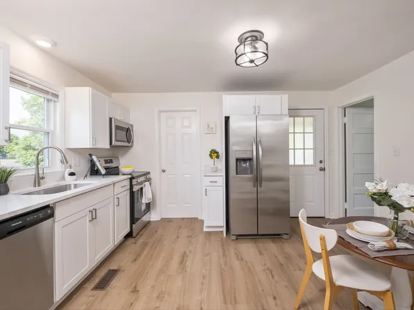 1443 N Delphine Ave, Waynesboro, VA 22980