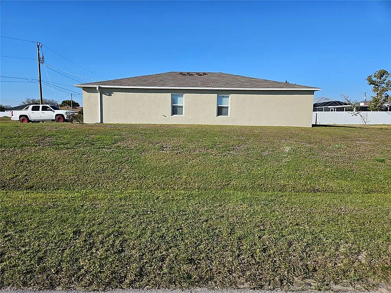 901 NW 15th Pl — Photo 24