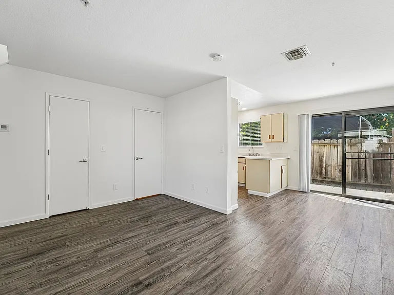 8-web-or-mls-403-425 Junction Ave 109A-S1807-008