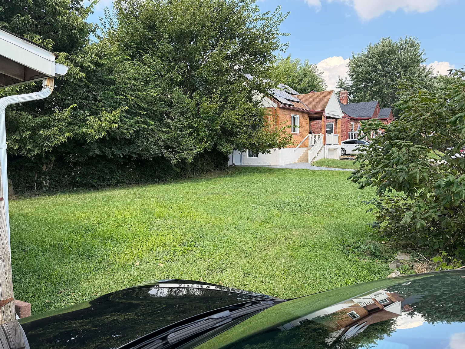 3 bed, 1175 sqft, $2,500 — Photo 2