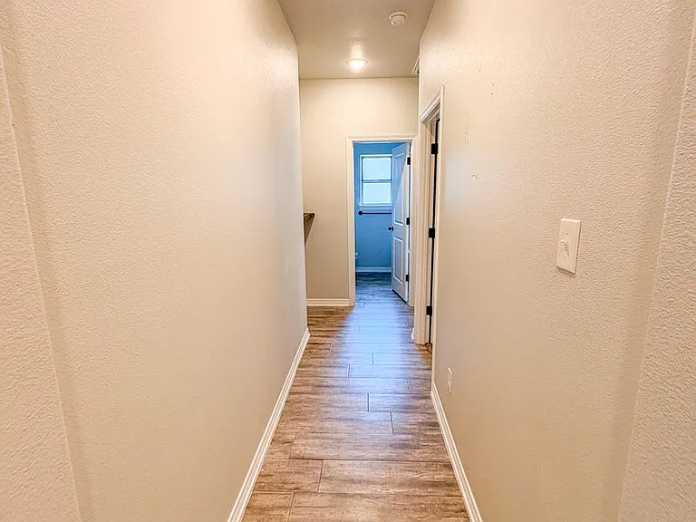 701 Juniper Dr — Photo 7