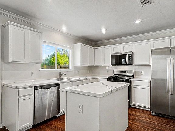 2nd image of 1906 Glen Park Dr