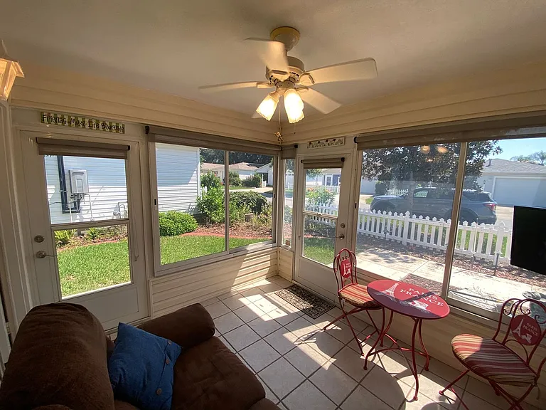 440 Canterbury Ct — Photo 4