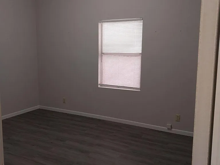 165 Midway Dr #D — Photo 1