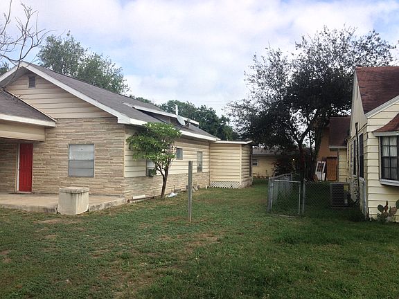 3rd image of 1014 E Saint Marie Dr
