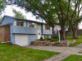 1175 Lindale Dr, Marion, IA 52302