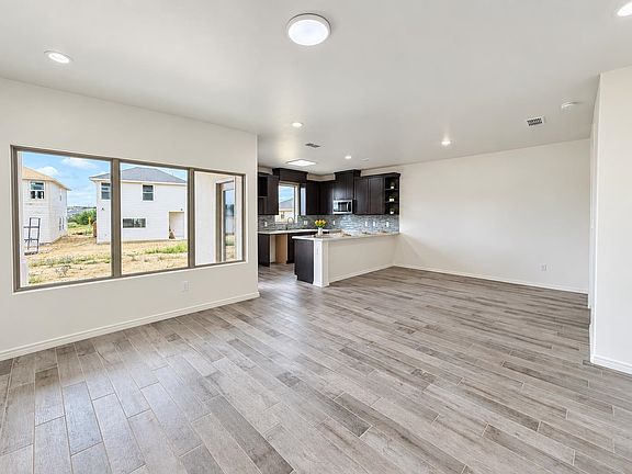 5th image of 808 Monasterio Dr