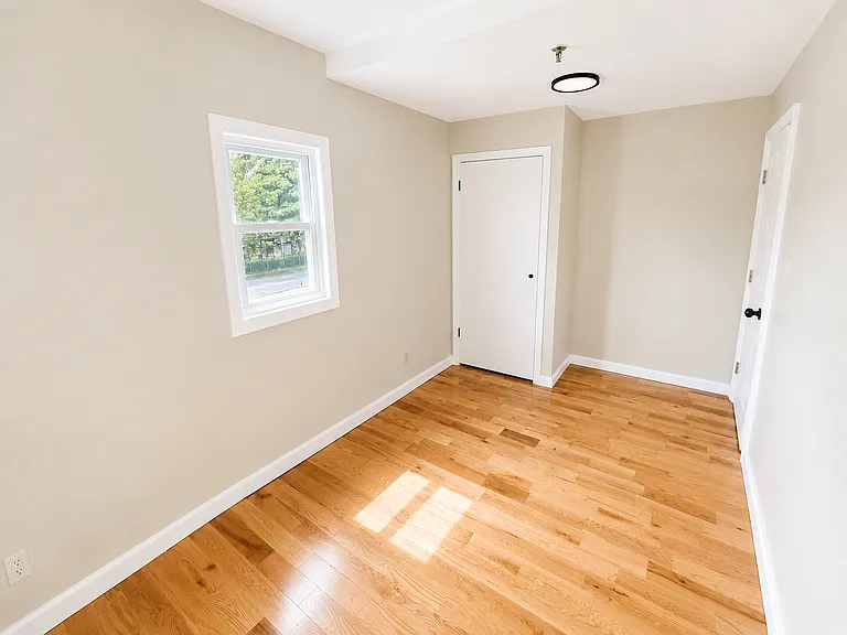10-12 Nursery St #2L — Photo 14