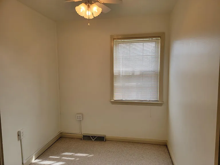 907 Green Ter — Photo 18