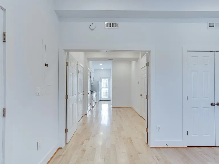 851 19th St NE — Photo 2