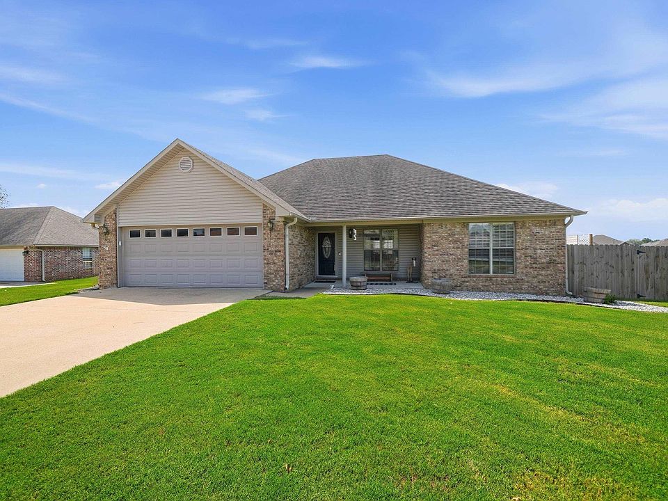 1st image of 9 Hawk Dr