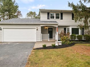 19 Larkspur Ln, Fairport, NY 14450