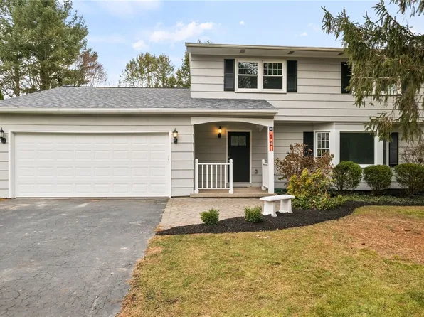 19 Larkspur Ln, Fairport, NY 14450