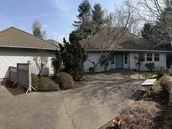 480 Edgewood Dr, Silverton, OR 97381