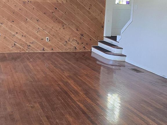 5th image of 213 Arlington Way
