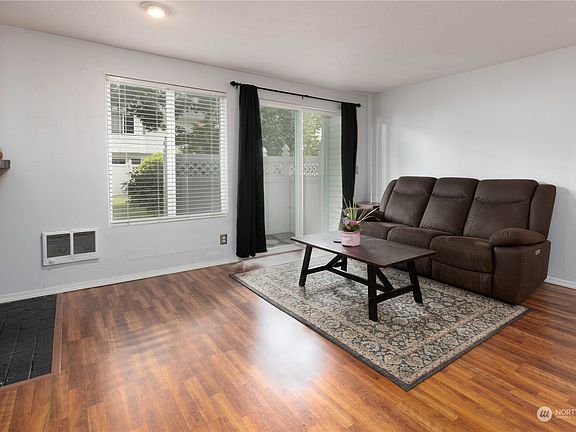 5th image of 953 12th Street NE #953