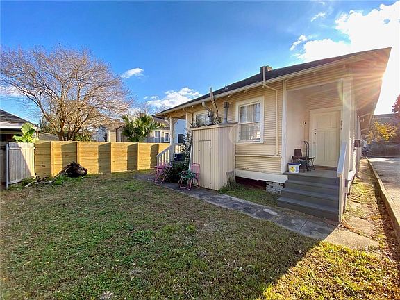 3rd image of 8017-19 Maple Blvd
