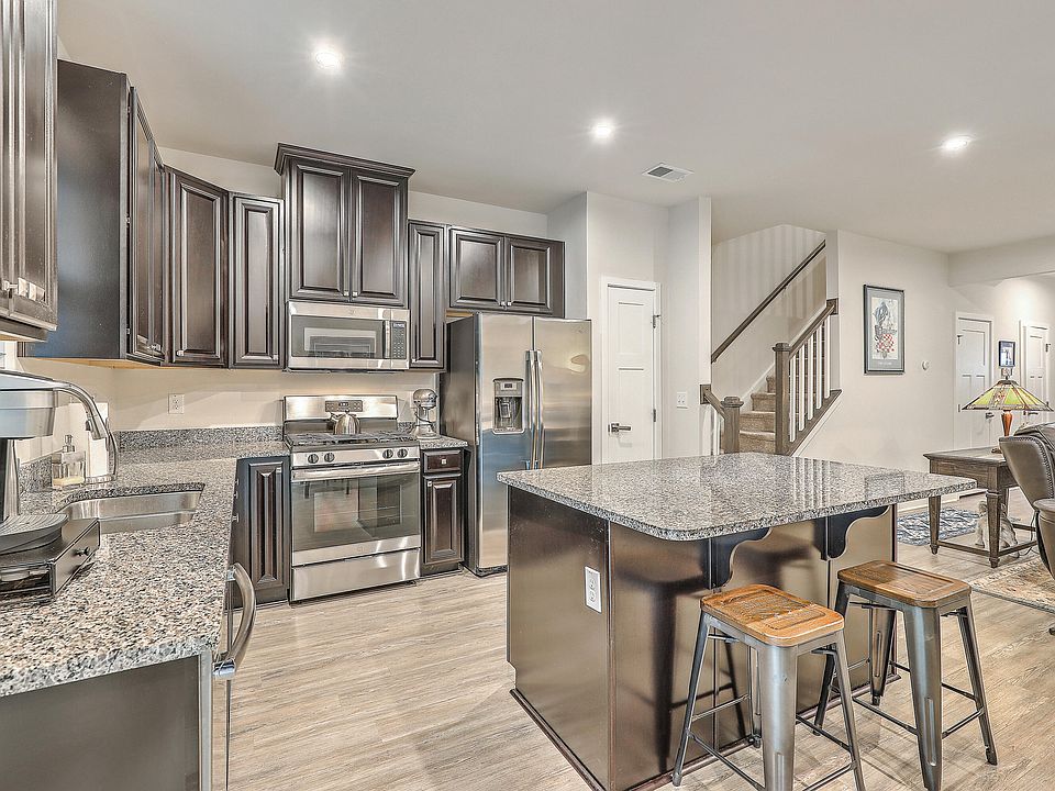 1st image of 305 Grand Palm Ln