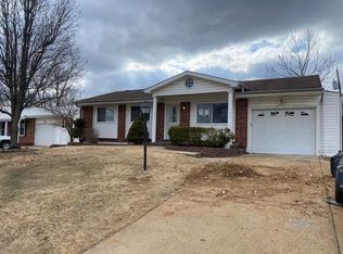 2010 Bentley Manor Dr, Fenton, MO 63026
