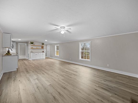 3rd image of 4099 Oak Cir