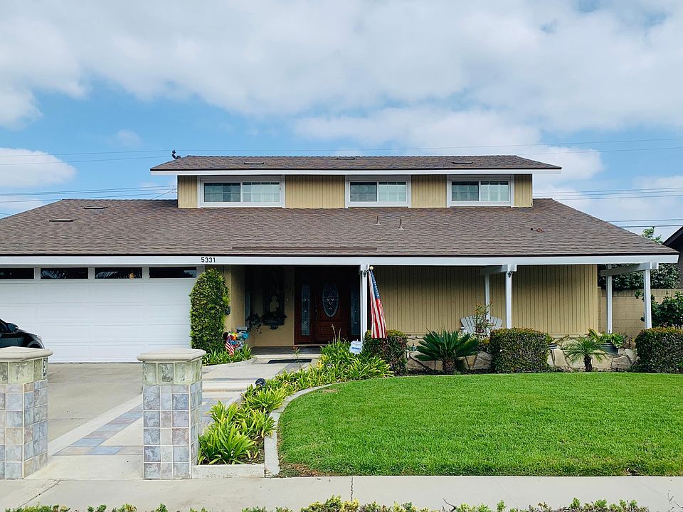 This home has lovely curb apeal!