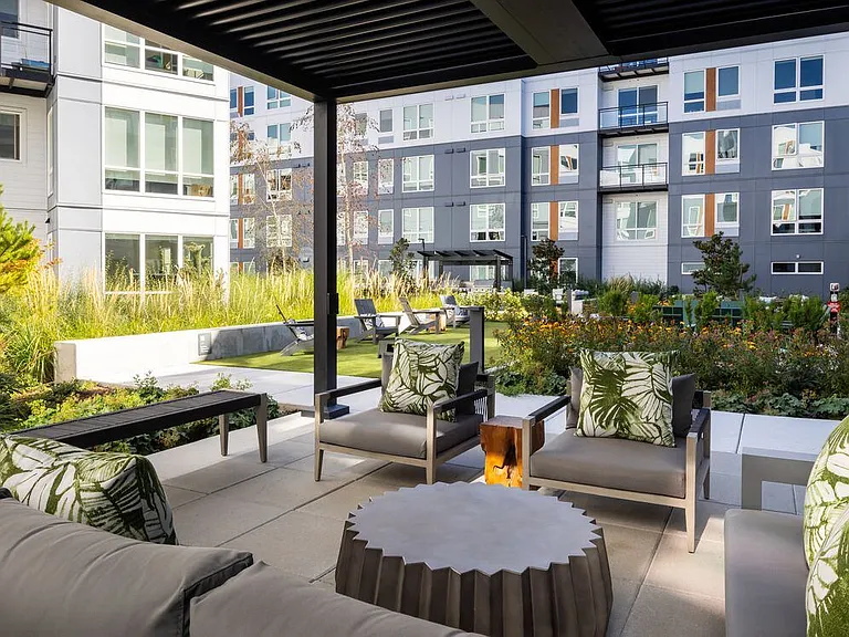 Courtyard with lounge seating