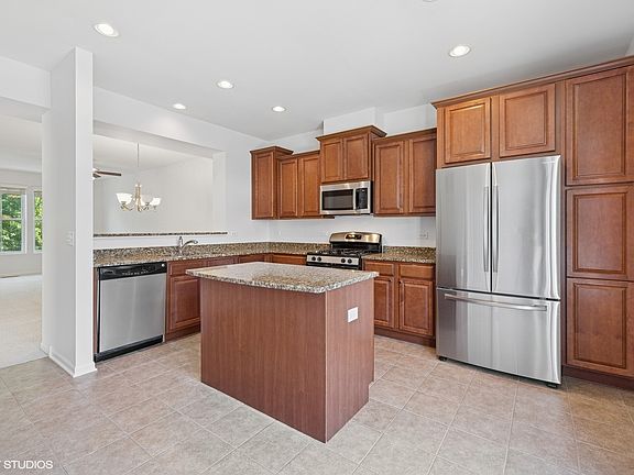 4th image of 208 W Hyde St