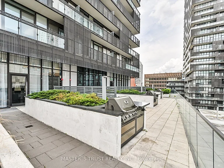 8 Eglinton Ave E #Penthouse 5801 — Photo 38