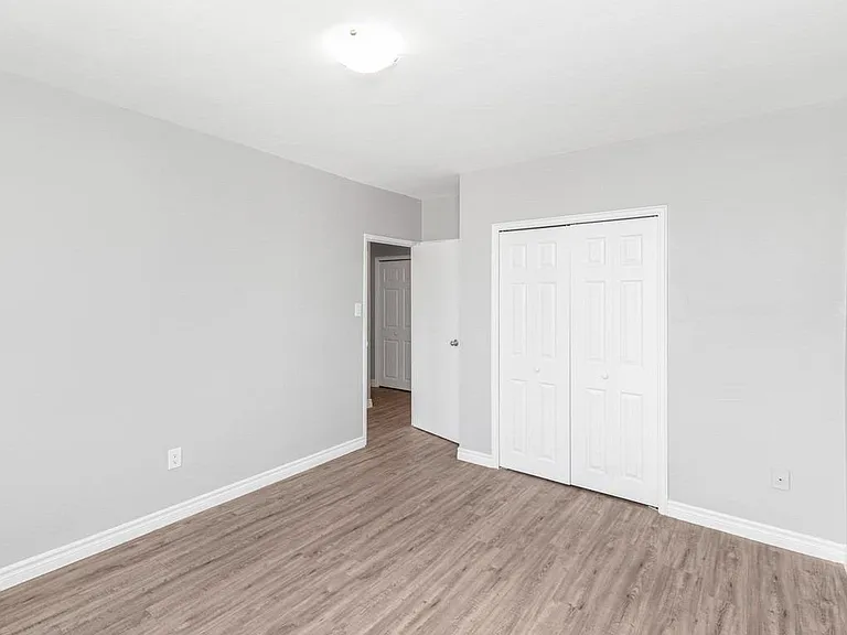 1185 Fennell Ave E — Photo 12