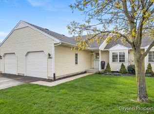 2962 Parkside Dr #27, Jenison, MI 49428
